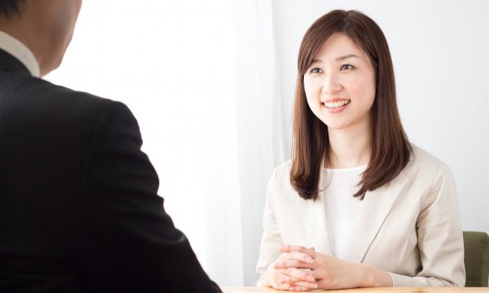 面接にノーカラージャケット着用は失礼？ 好印象を与える選び方ガイド