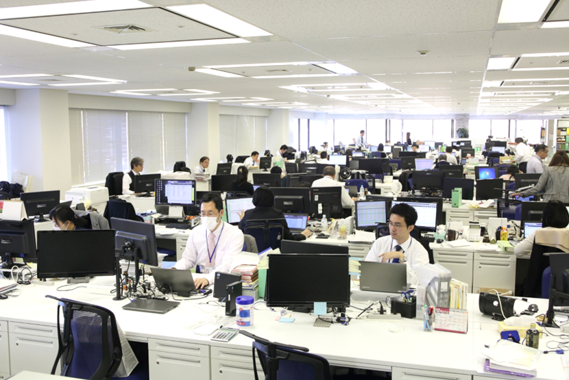 近くの社員に話しかけやすいオフィスです＾＾