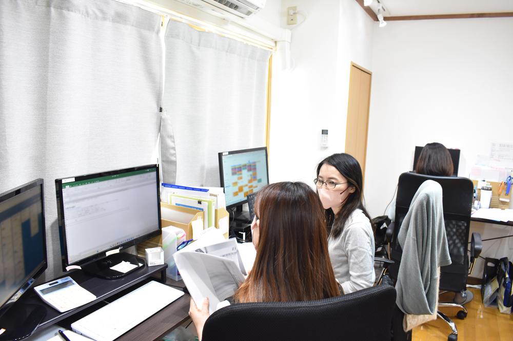 あちこちで質問や相談が行われています♪