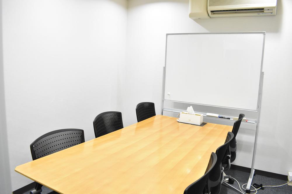 共有会議室の一枚