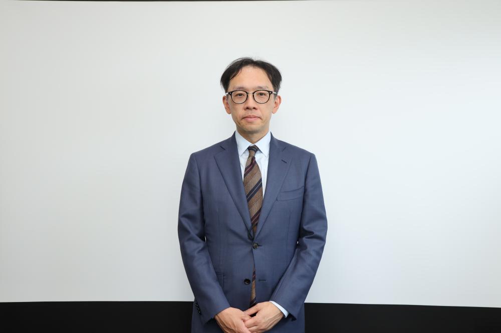代表の中里です。