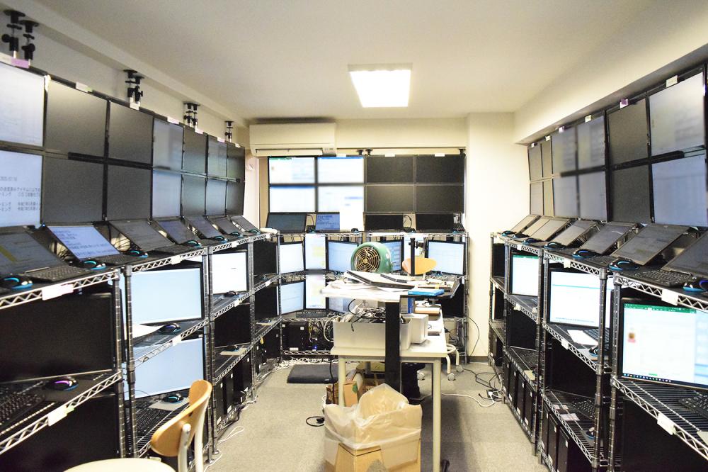 申告書作成のシステムが自動動く作業ルームの1つです