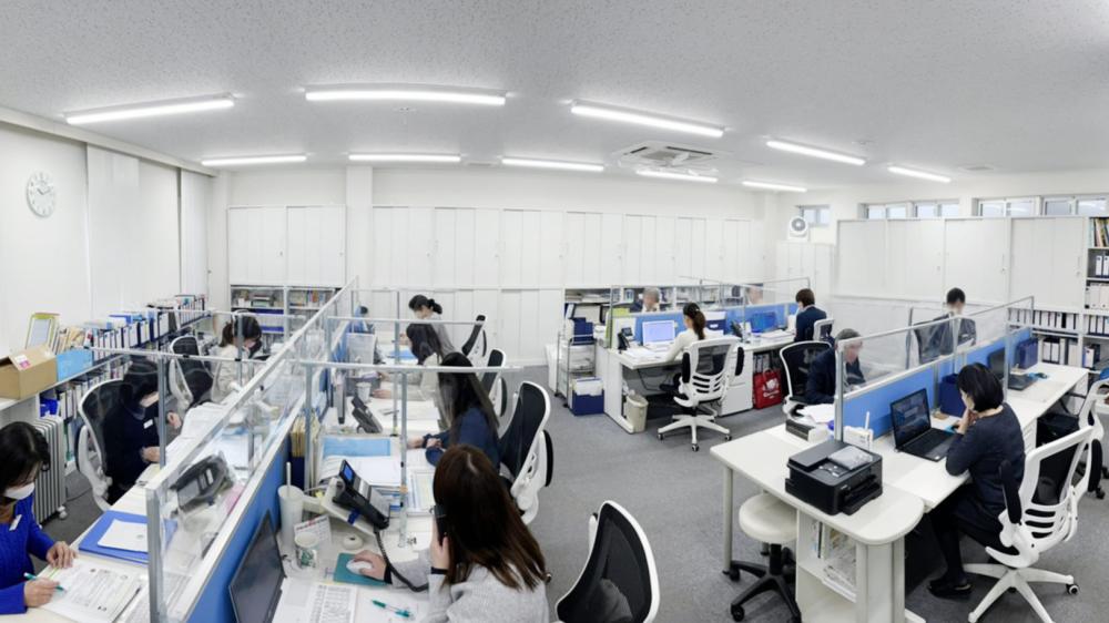 【大宮本社】風通しの良い雰囲気で、成長しながら安心して長く働くことができる、アットホームさと安定感が魅力です！氷川神社近くの清潔感あふれる綺麗なオフィス