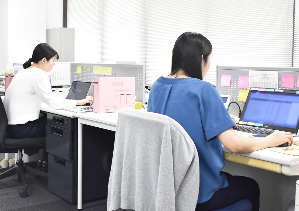 横並びで相談しやすい◎
