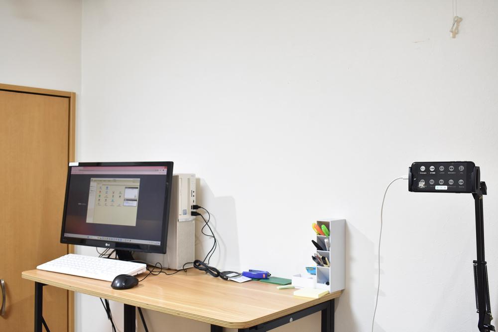 こちらのカメラでオフィスを定点撮影、ZOOMやバーチャルオフィスに繋げています