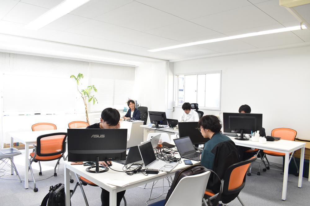 相談もしやすいオープンな業務デスクです