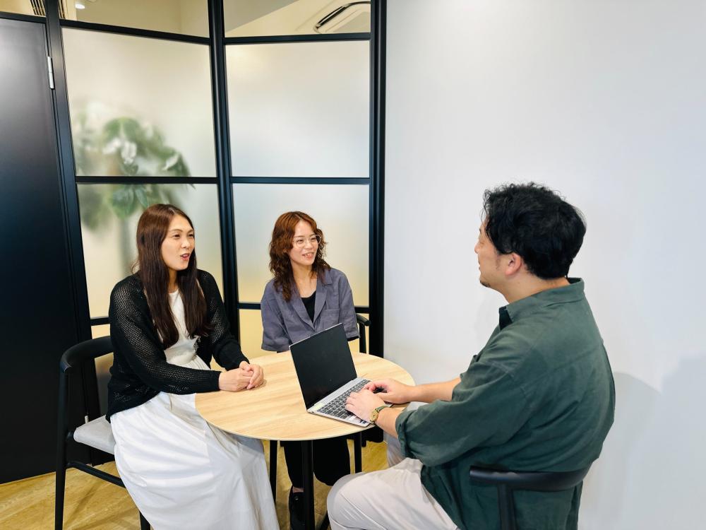 チームで業務を進めるので、困ったときもすぐ相談できて安心です！