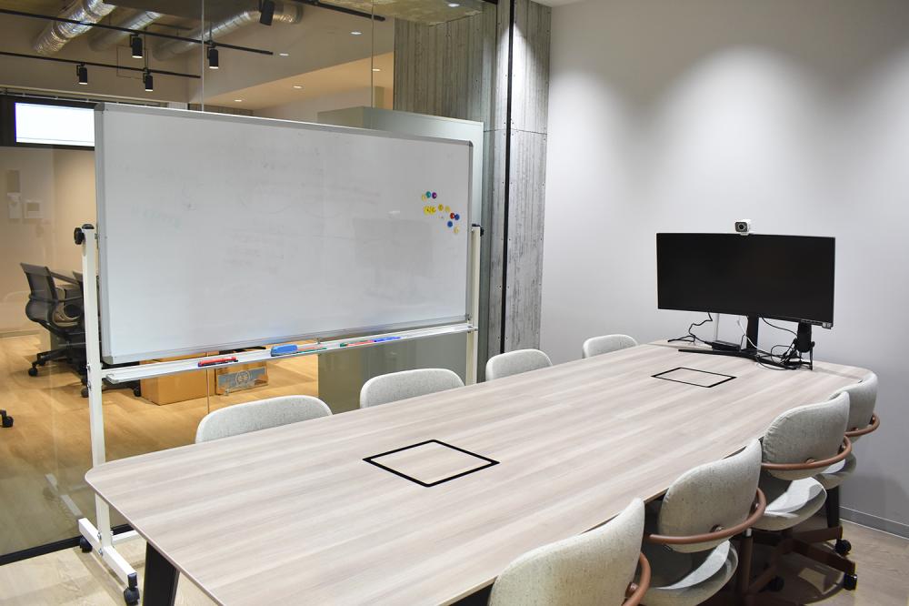 開放感のある会議スペース
