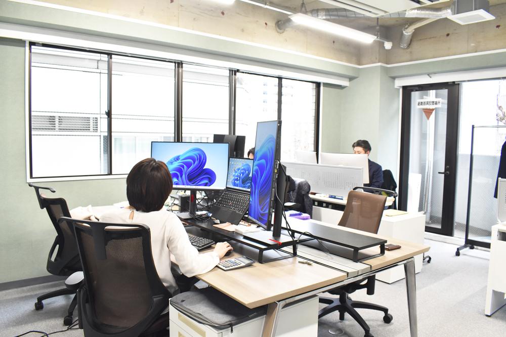 複数モニターで快適作業◎