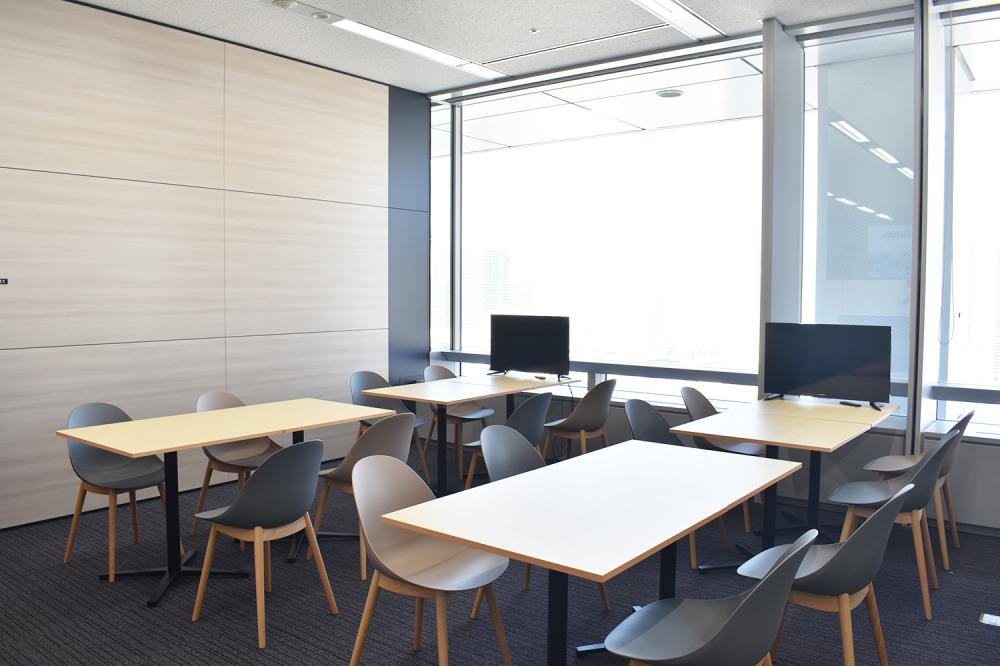 打ち合わせスペースは広々綺麗☆