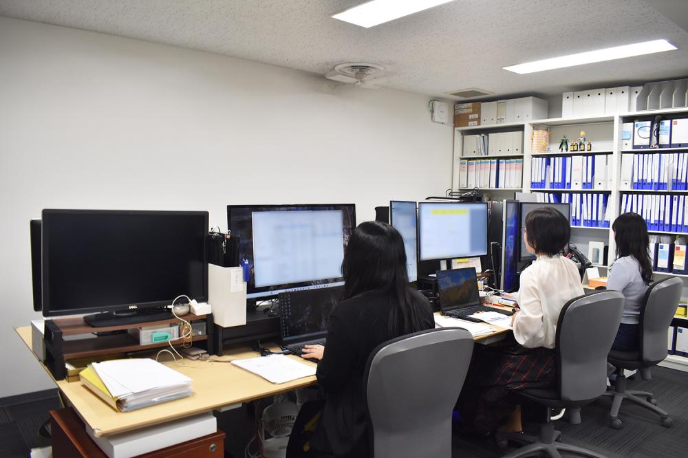 大型ディスプレイで作業しやすい◎