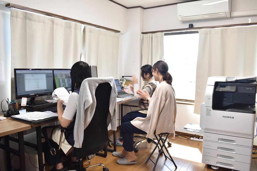 数字が揃った時は思わずみんなで拍手！困った時はサポートし合っています