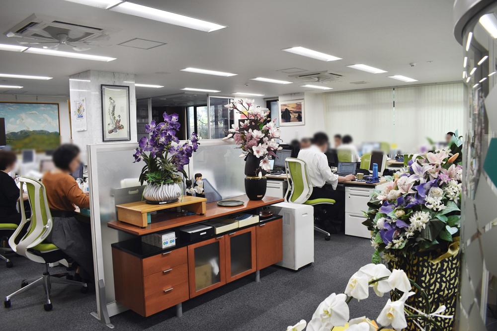 エントランスには綺麗なお花がいつも飾られてます