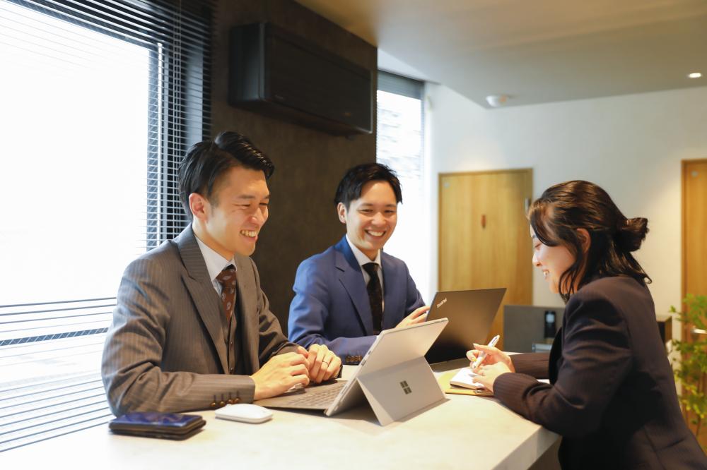 仲間と知識やアイデアを共有しながら、チームでより良い仕組みづくりに取り組んでいます！